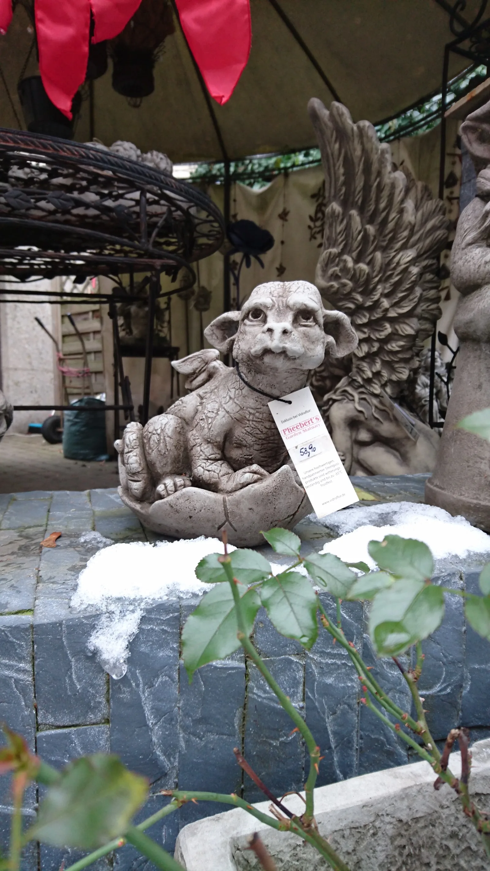 Steinfigur im Schaugarten von Steine Hönig